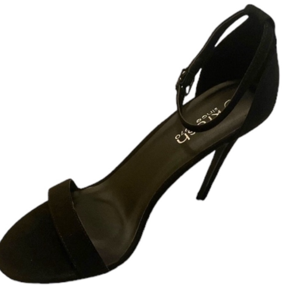 NWOT KRUSH Heels - Picture 2 of 4